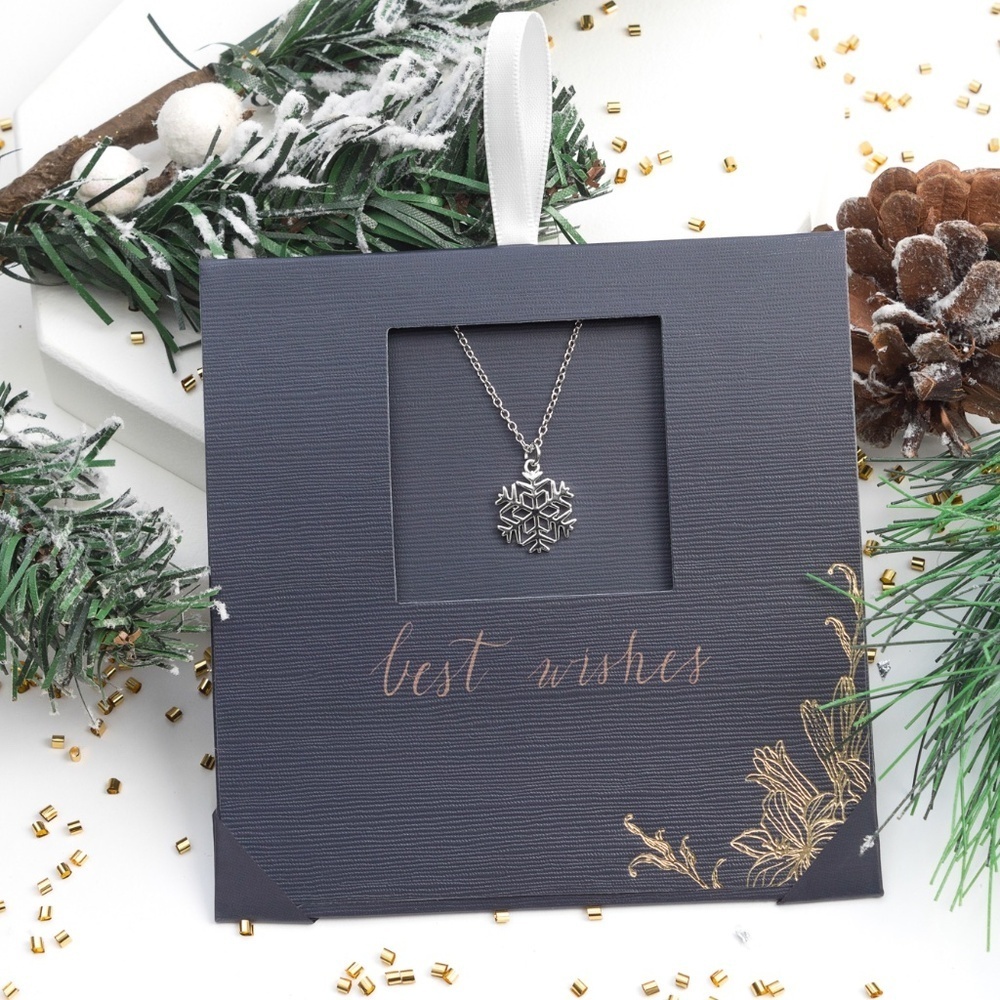 Snowflake Pendant Necklace β NWT β 18 Inch Chain